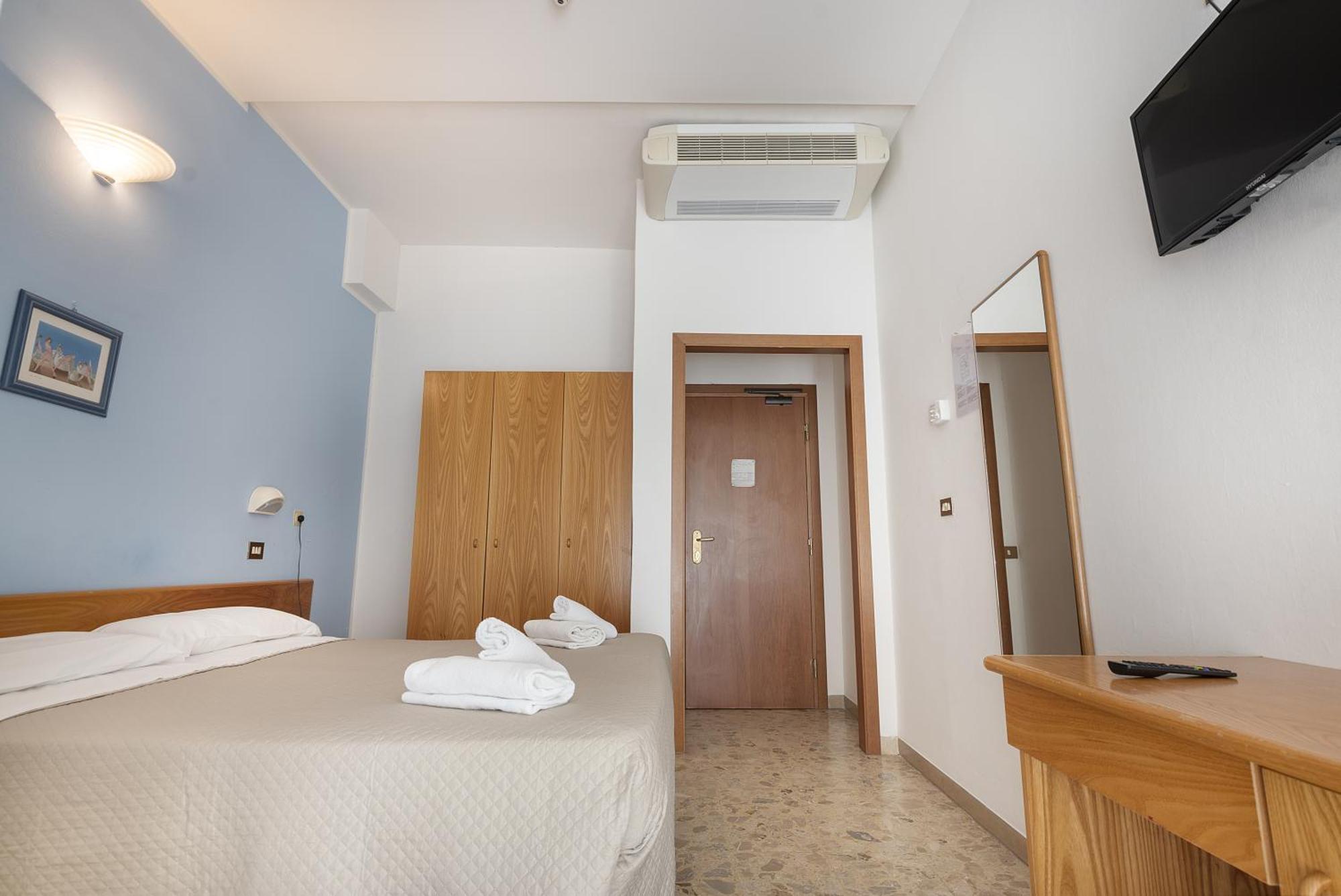 Hotel Santiago リミニ エクステリア 写真