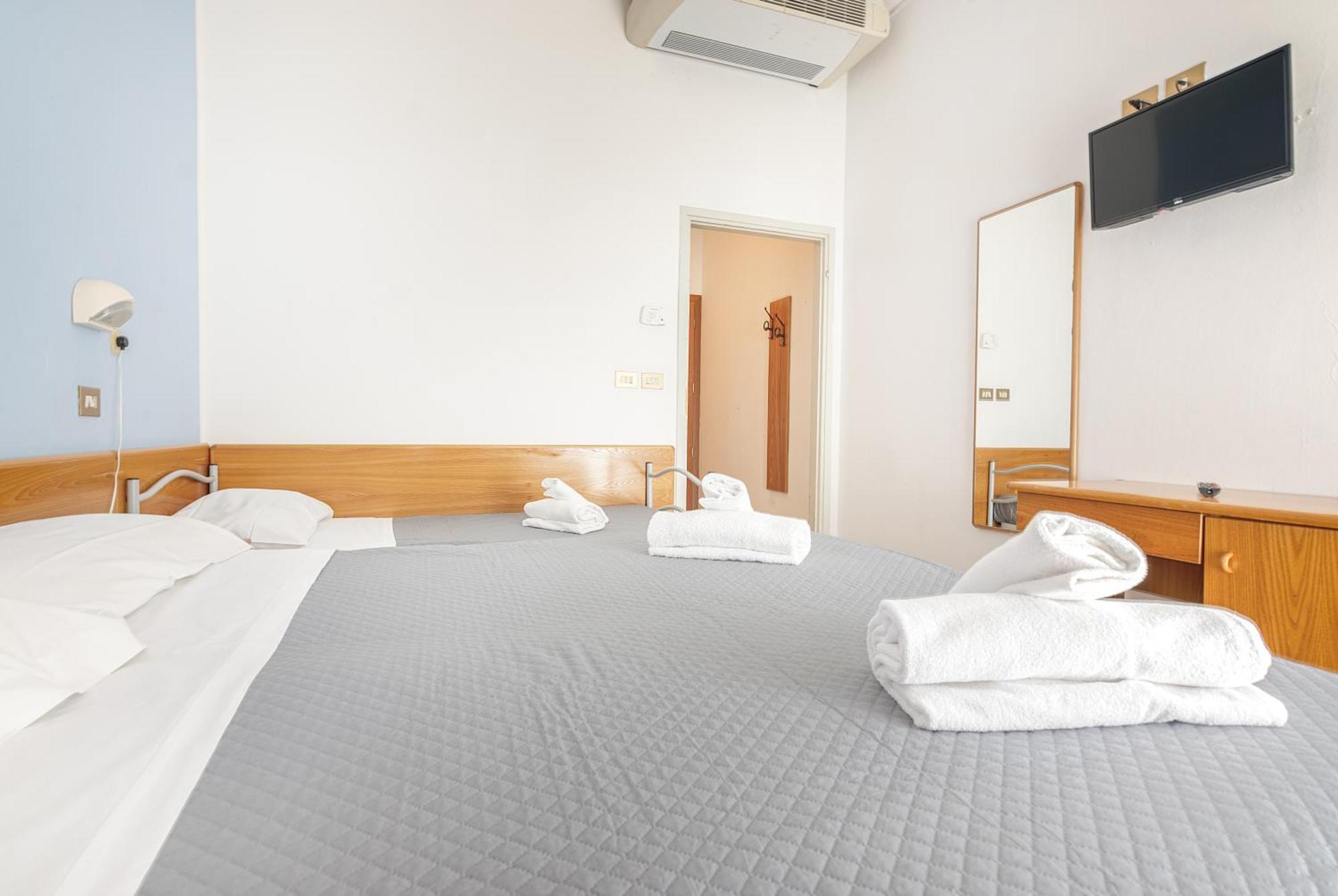 Hotel Santiago リミニ エクステリア 写真