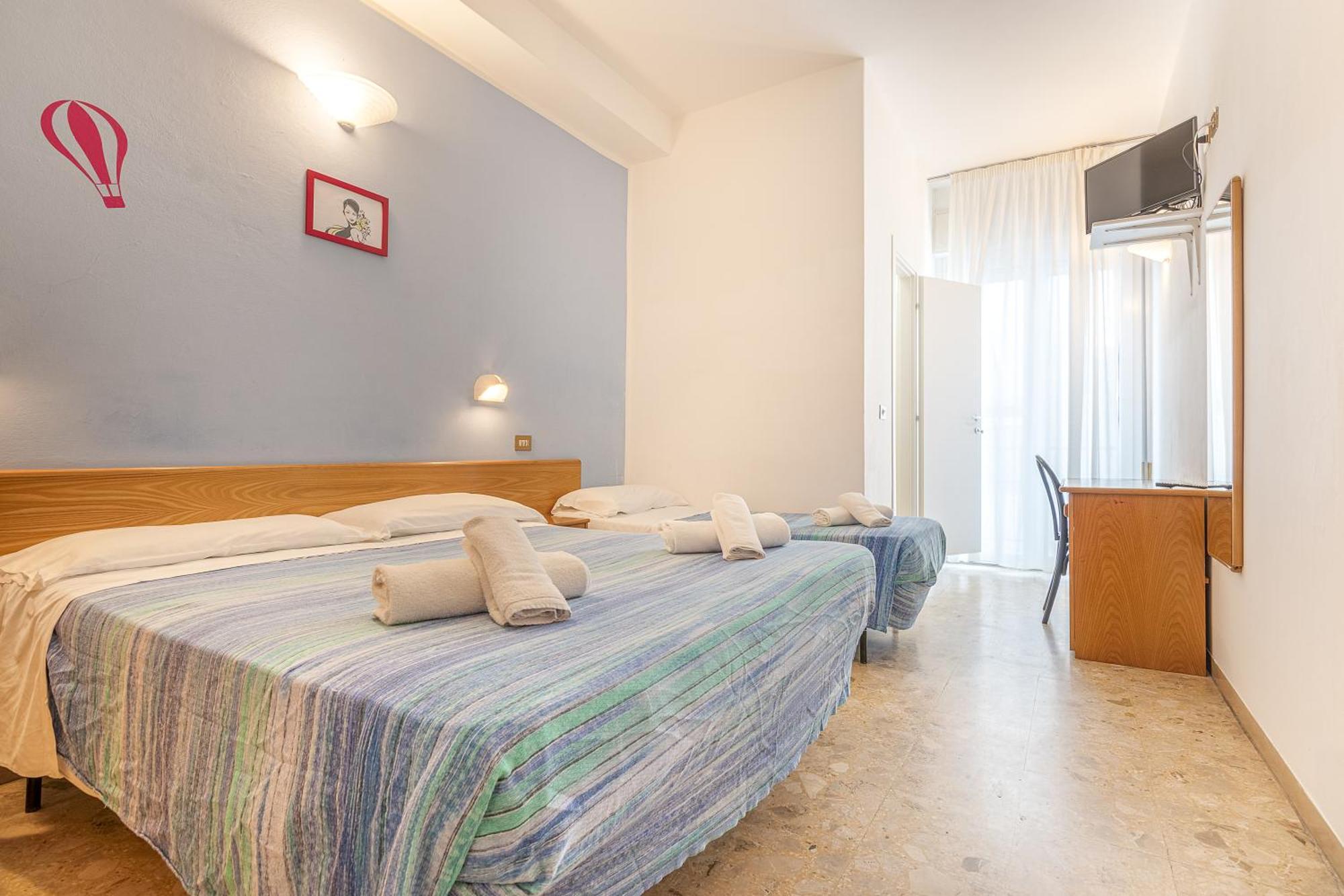 Hotel Santiago リミニ エクステリア 写真